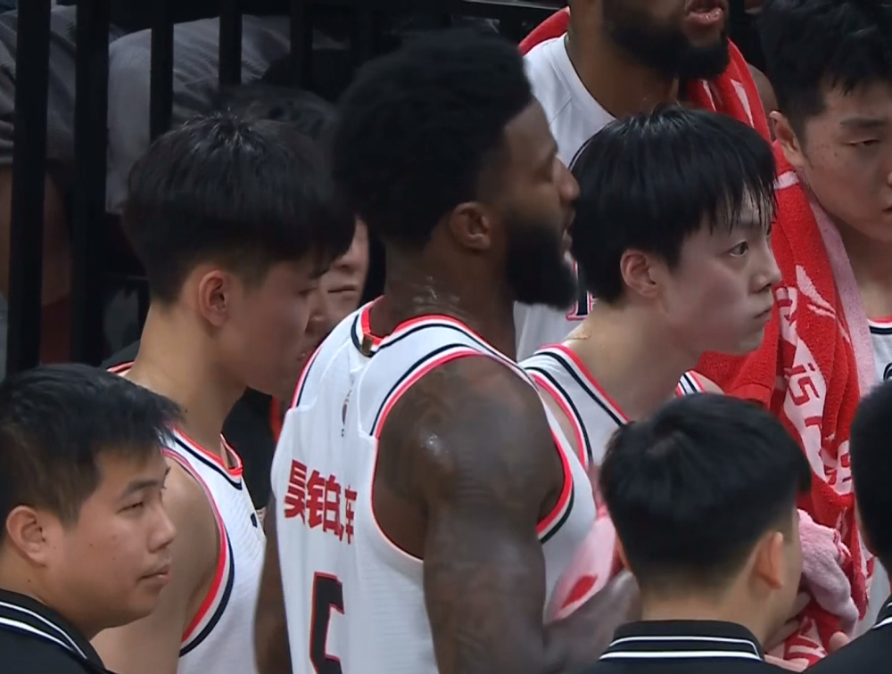 MK体育-CBA联赛引进新规则，比赛激烈度再升级记录被不断刷新